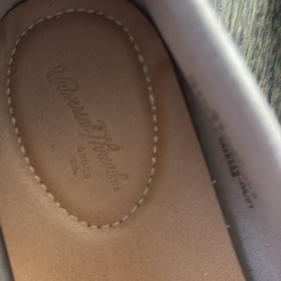 Ladies medium beige ballet flats by Universal Thread (size 8.5) - Picture 3 of 4